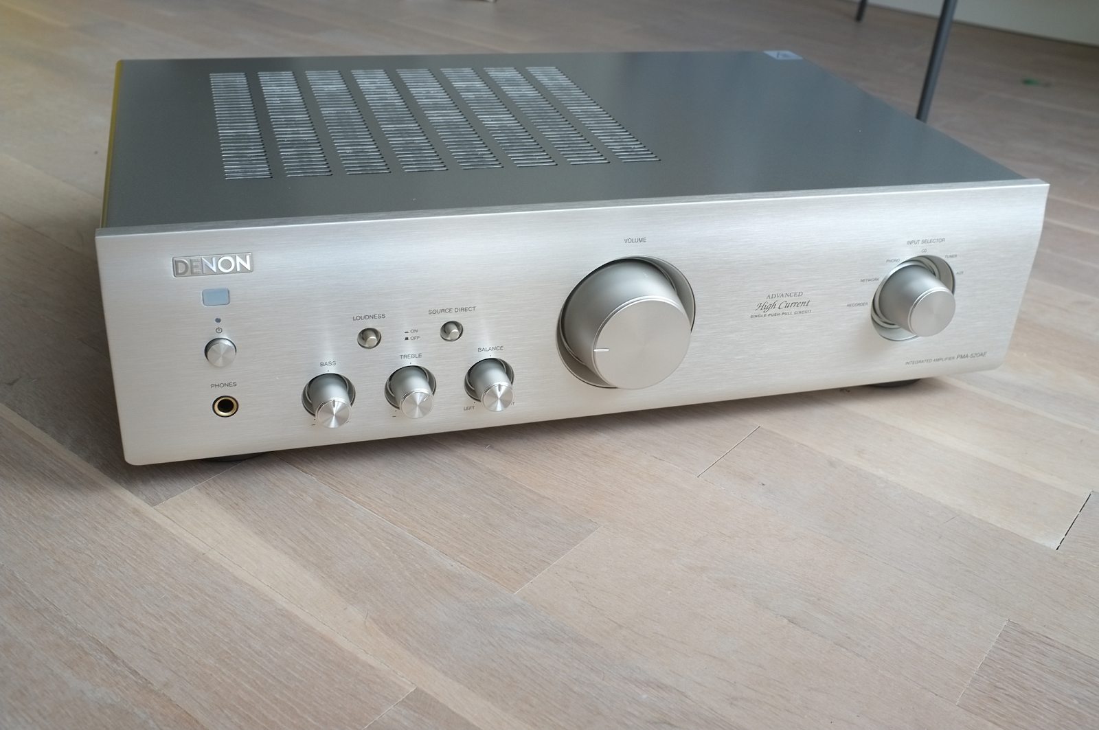 Denon pma 520ae. Усилитель Denon PMA-520. Denon 520ae. Denon 520 усилитель. Denon PMA 520 AE внутри.